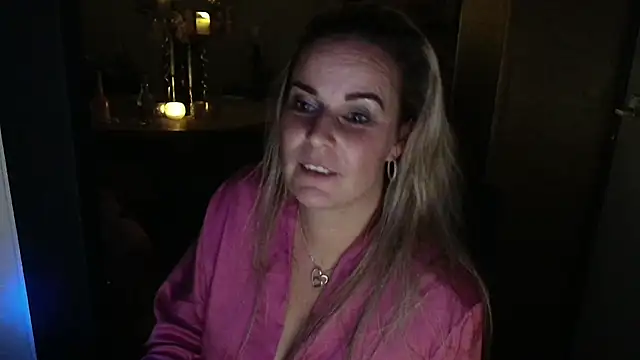 MystiqueMaven webcam