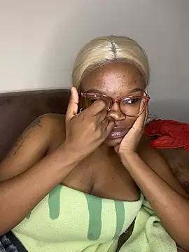 Webcam Model (YummyMelanin117)  is live.Free join now!