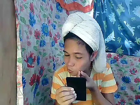 PinaySkinnyGirl webcam