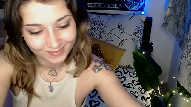 AlienforTwenty webcam