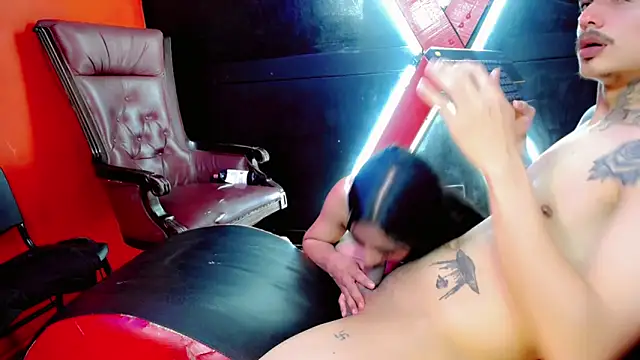 Damian-and-Camerum webcam