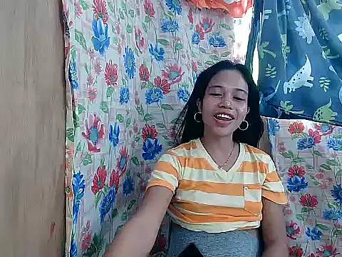 PinaySkinnyGirl webcam