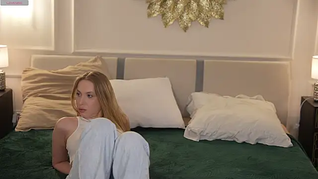 Magnetic_Mia_ webcam