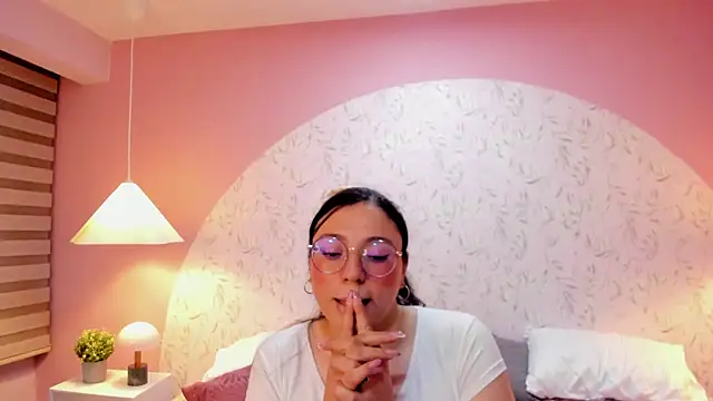 Angelie_Rosebrm webcam