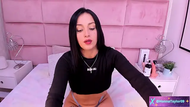 hannataylor - HannaTaylor's free webcam - UK Sex Cams