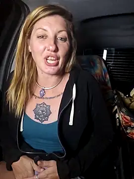 SheIsSomething webcam