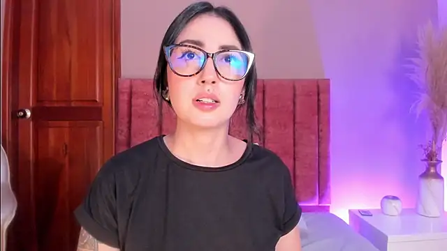 emilywatsonn - Emilywatsonn's free webcam - UK Sex Cams