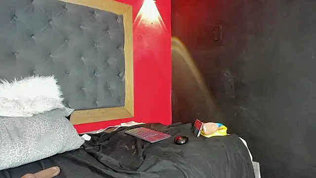 yayahilton - YayaHilton's free webcam - UK Sex Cams