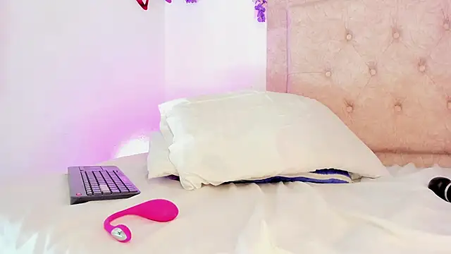 kendra_smiitch webcam