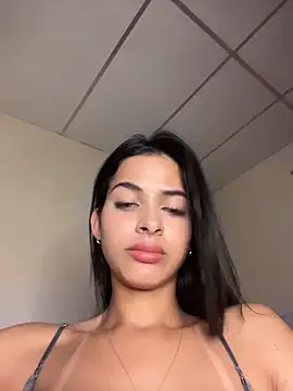 violetta-brown1 - Violetta-brown1's free webcam - UK Sex Cams