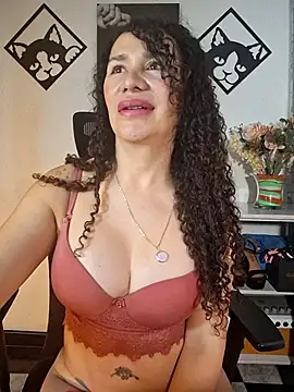 Webcam Model (Lina_444)  is live.Free join now!