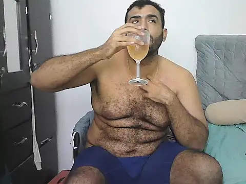 AlphaLatinoBear webcam