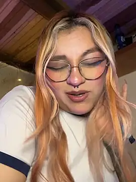 Sophia_Weest99 webcam