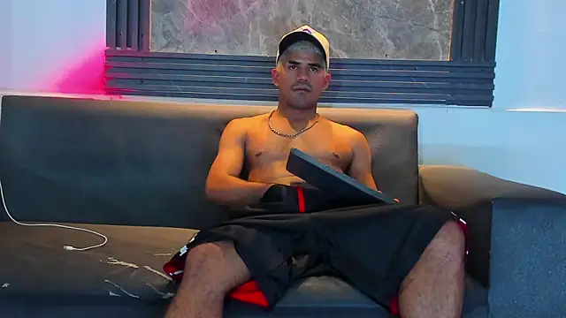 Latins_on_fire webcam