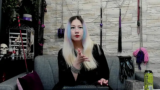 CruelMistress webcam