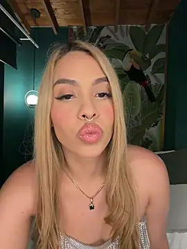 Webcam Model (Karyrios)  is live.Free join now!