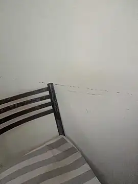 dianiqueenn - DianiQueenn's free webcam - UK Sex Cams