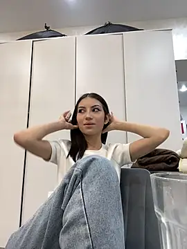 SlowSweetWhispe webcam