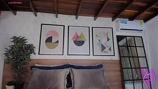 miakay1 (F teen) - In doggy, massage and spank my ass🍑