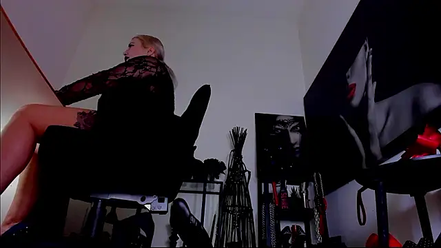 MistressDemi webcam