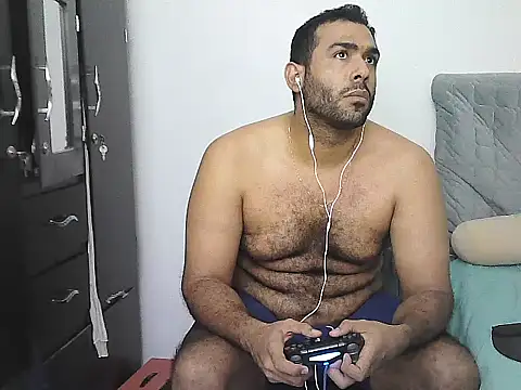 AlphaLatinoBear webcam