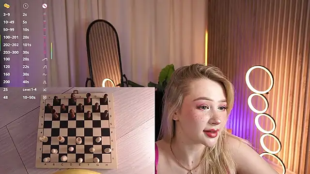 LauraWifeness webcam