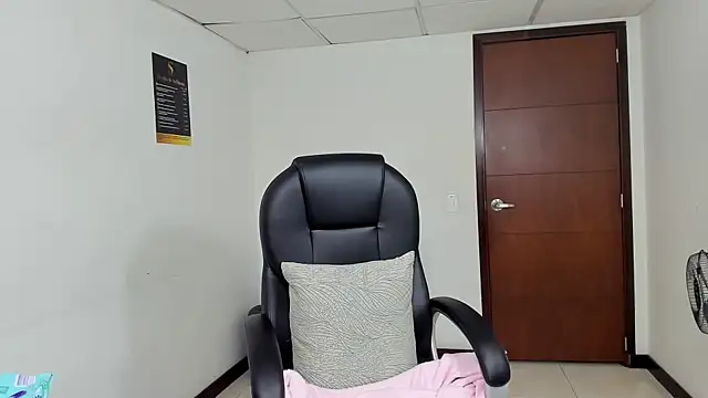 Aisha_hotts777 webcam