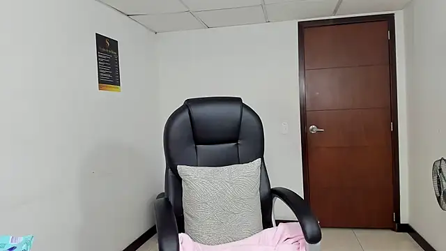 Aisha_hotts777 webcam