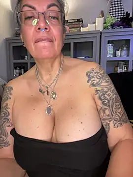 dieseldame1313 - Dieseldame1313's free webcam - UK Sex Cams