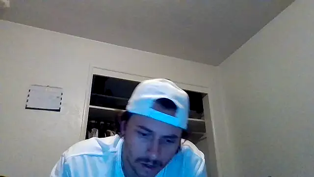 tallhungandcloudy - Tallhungandcloudy's free webcam