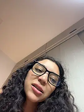 uniquerossie - Uniquerossie's free webcam - UK Sex Cams