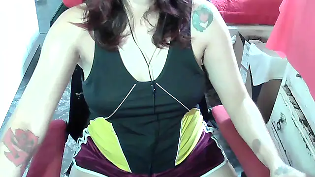 manuescarlate13 - ManuEscarlate13's free webcam - UK Sex Cams