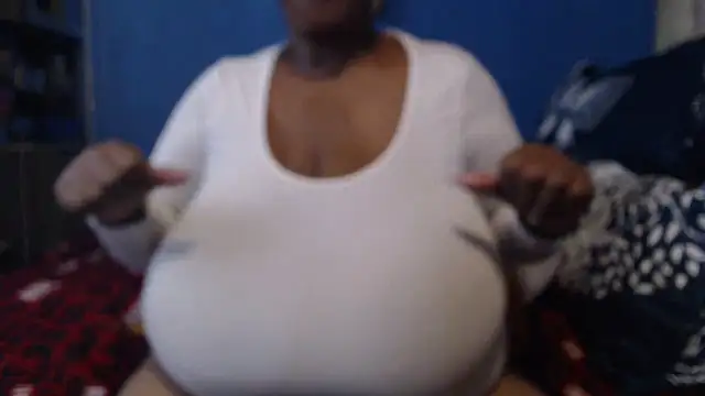 CUTEFIRMMELONSS webcam