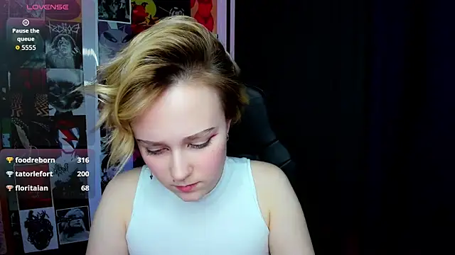 Ellie_Heavenly webcam