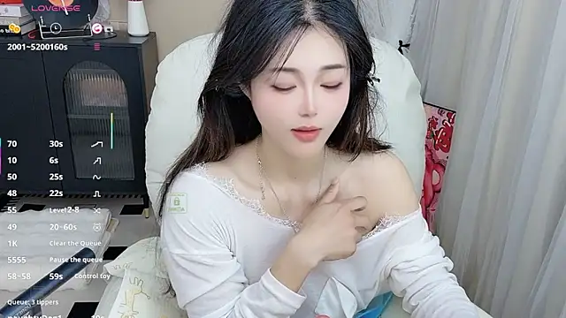 美女CeeKie在线直播