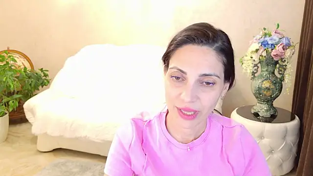 LovelyBeatrice webcam