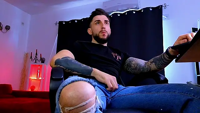 MightyAaron66 webcam