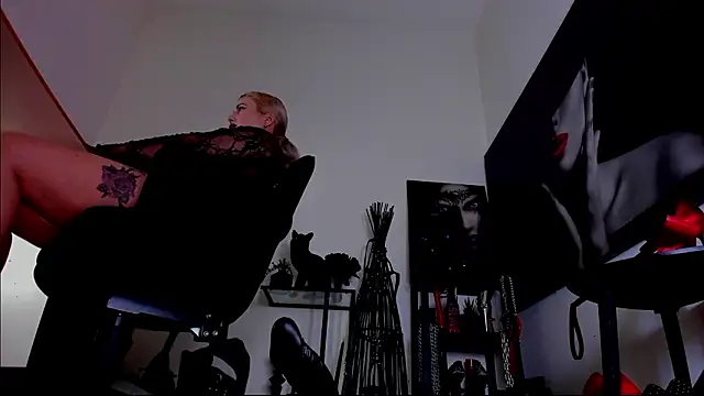 MistressDemi webcam
