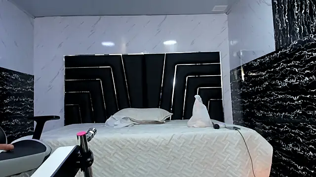 Ladyy_Scarlett webcam