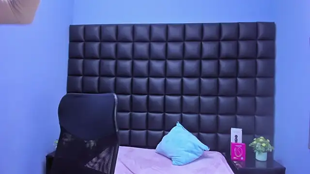 kloe_candy1 - Kloe_Candy1's free webcam - UK Sex Cams