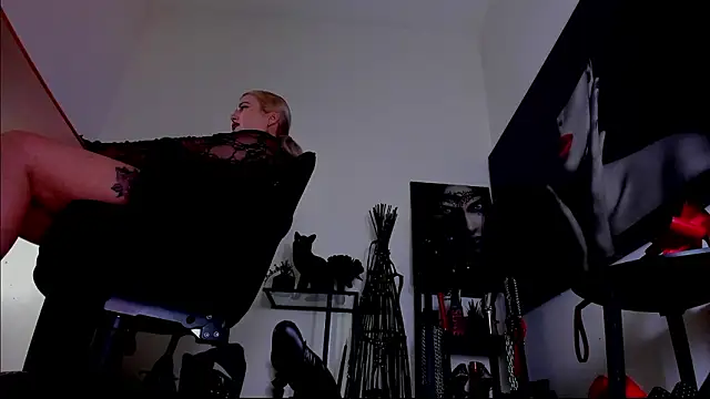 MistressDemi webcam