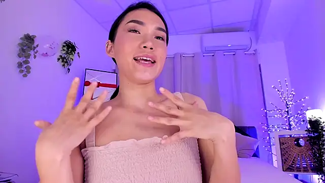 Divine_Madeleine webcam