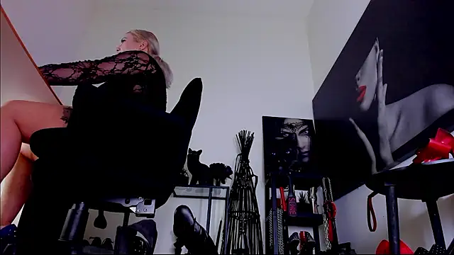 MistressDemi webcam