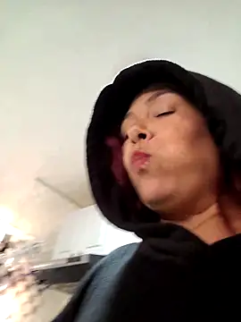 Scarlet_curly8a webcam