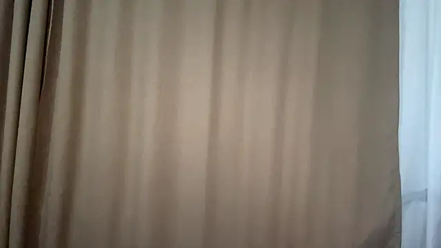 Ur_neighbor_Kira webcam