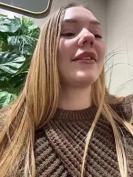 Webcam Model (MilaMoone)  is live.Free join now!