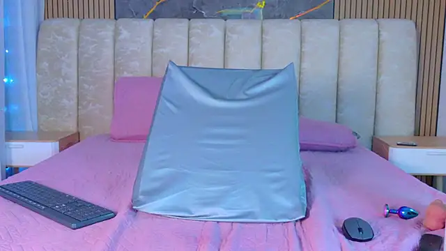 mia_scot - Mia_scot's free webcam