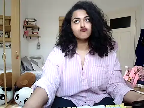 Curvydesifromgermany webcam