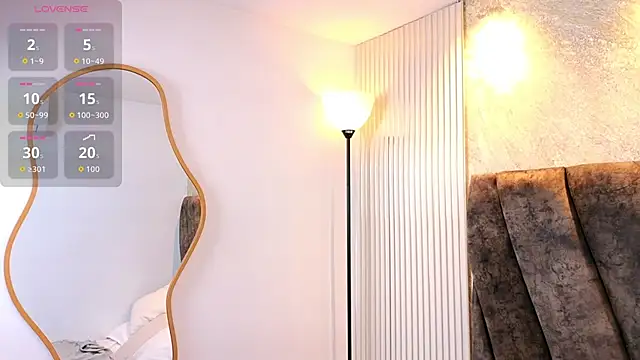 zoe_hugeboobs webcam