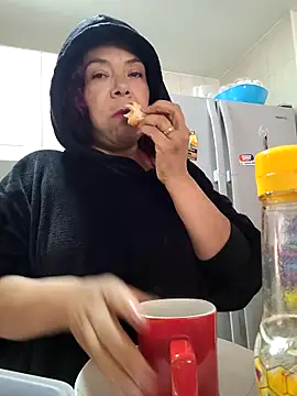 Scarlet_curly8a webcam